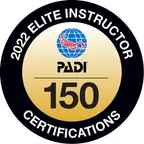 Sello PADI Elite Instructor 2022, 150 certificaciones